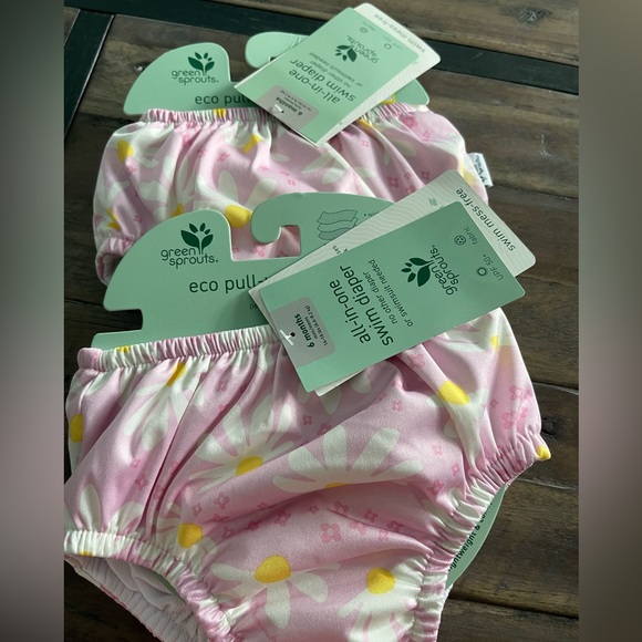 Green Sprouts Girls all-in-one swim diaper
no other diaper/swimsuit needed 6 mon - Picture 8 of 8